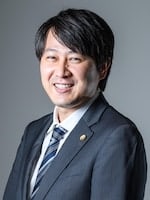 "友成 実"