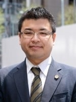 "米川 哲生"