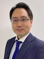 "折出 智一"