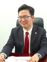 "秋葉 俊孝"
